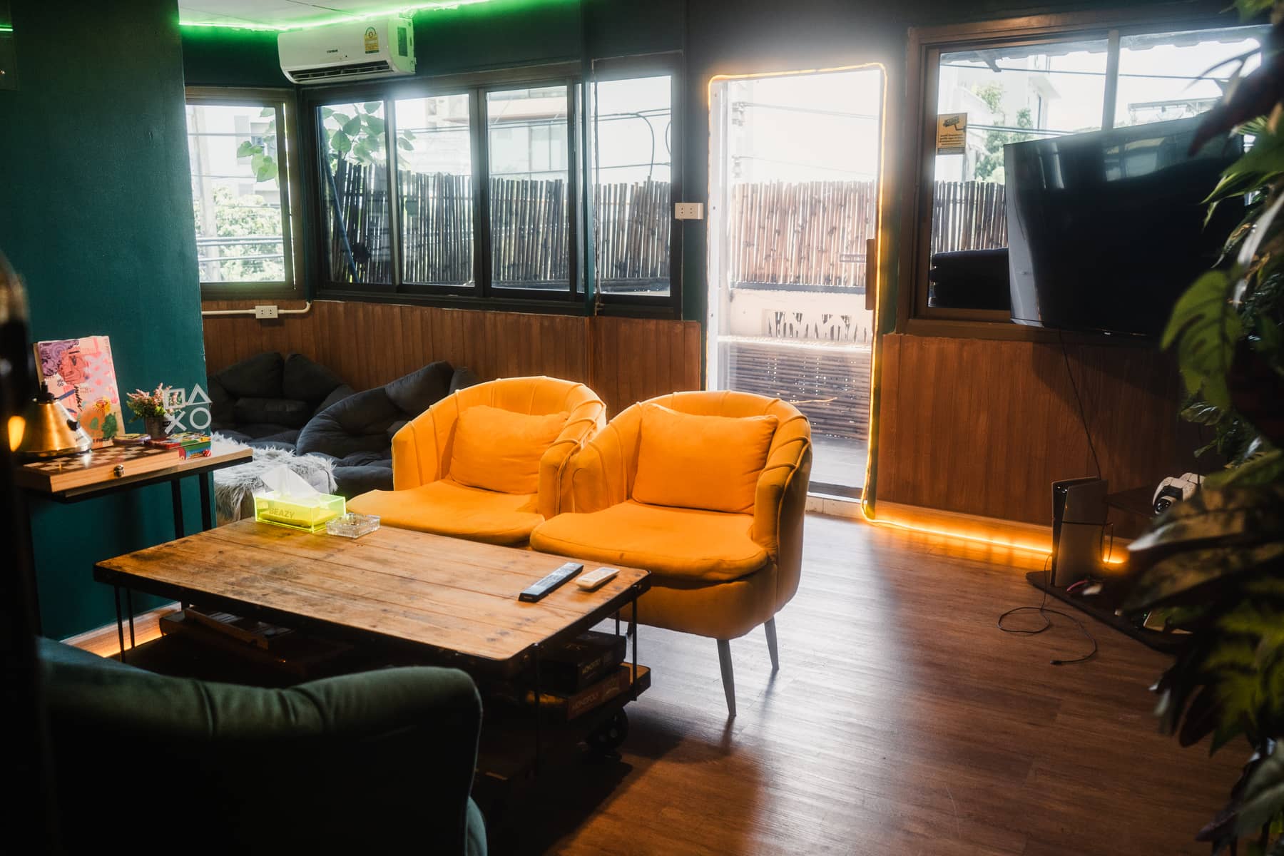 Inside BEAZY, Sathorn 11