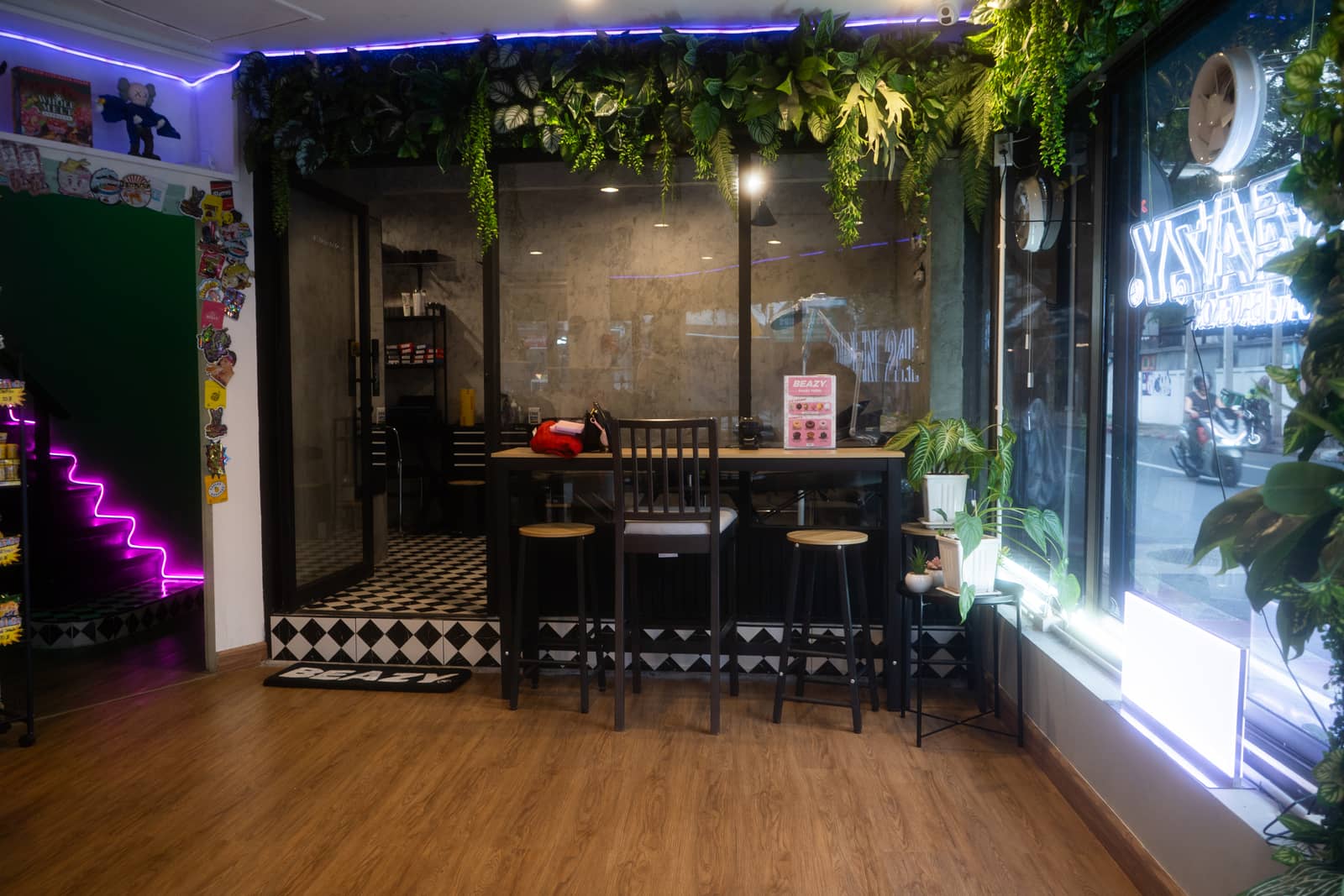 The BEAZY Munchies cafe corner